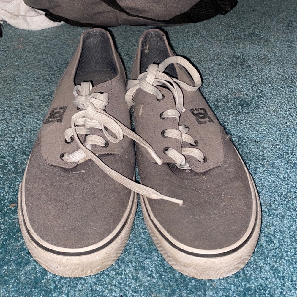 DC GREY SHOES. GREAT CONDITION